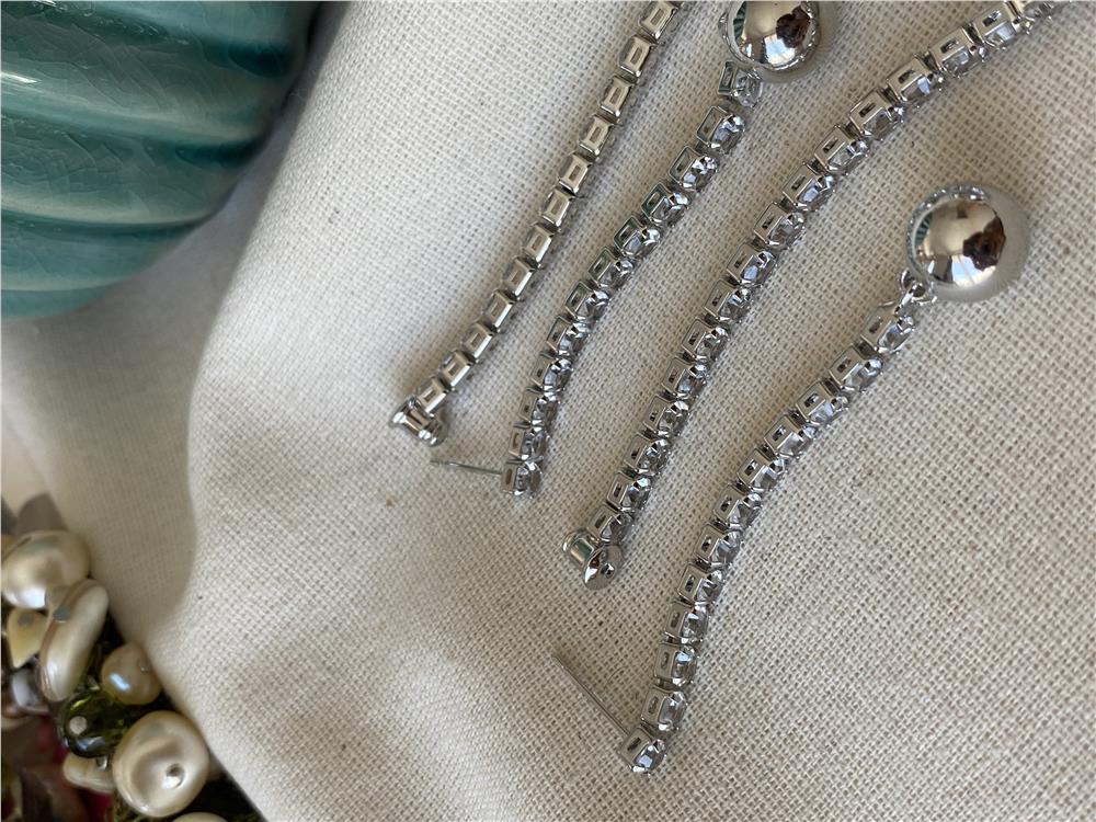 Suyolu Detaylı Silver Ball Küpe