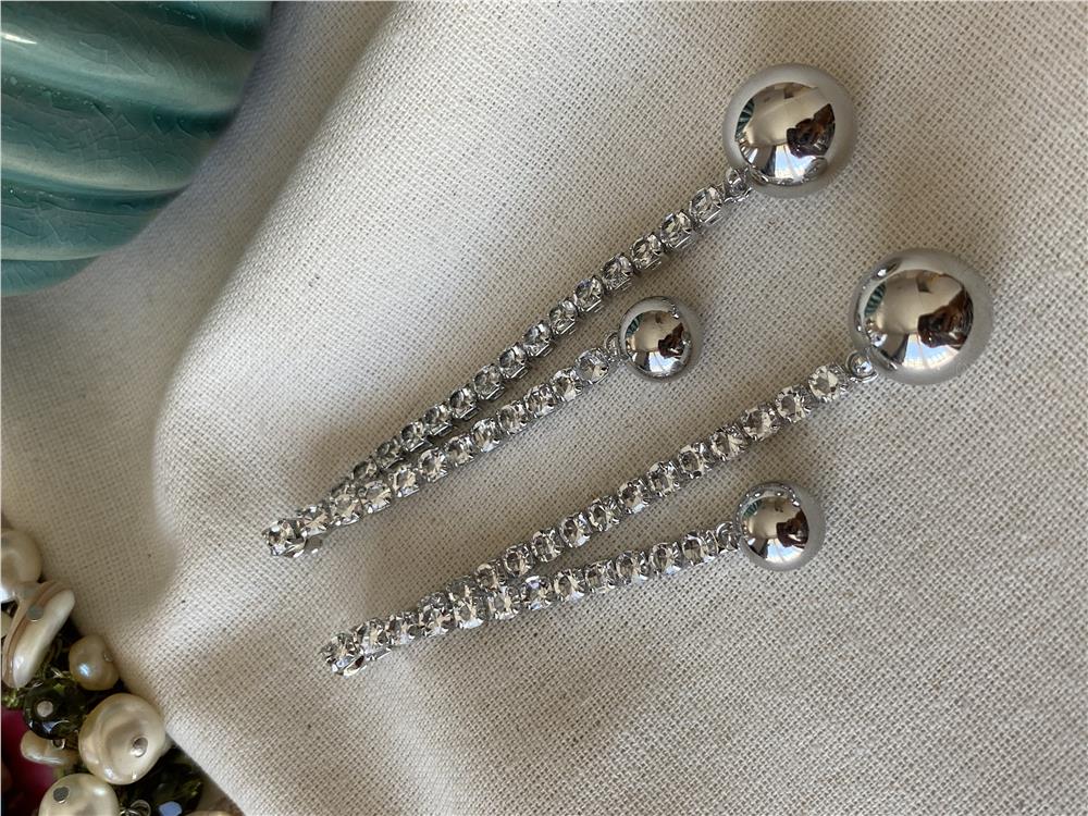 Suyolu Detaylı Silver Ball Küpe