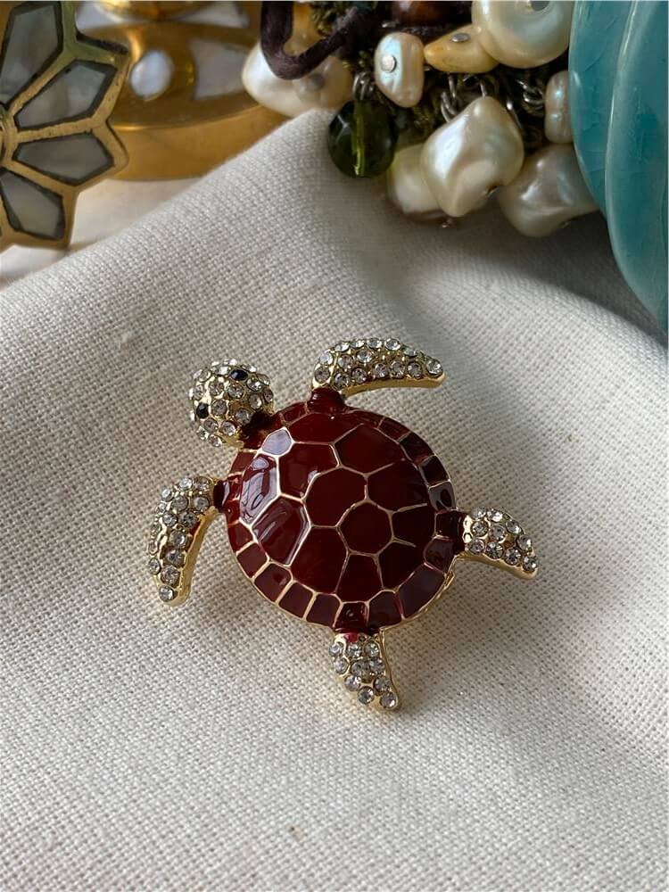 Taşlı Bordo Caretta Broş