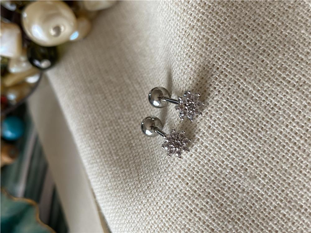 Taşlı Daisy Piercing