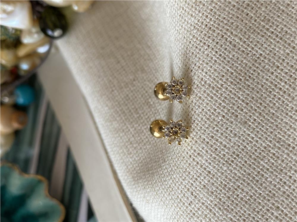 Taşlı Daisy Piercing