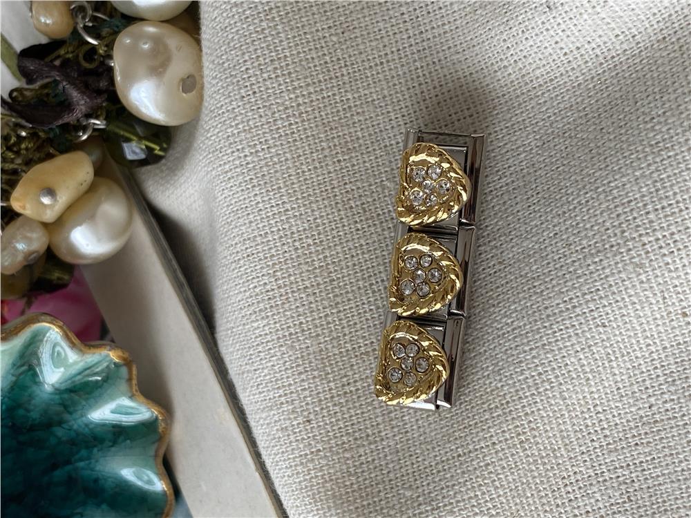 Taşlı Gold Kalp Nomi Charm