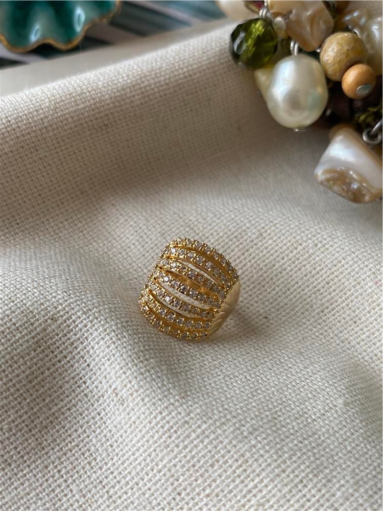 Taşlı Gold Zırh Kıkırdak Küpe