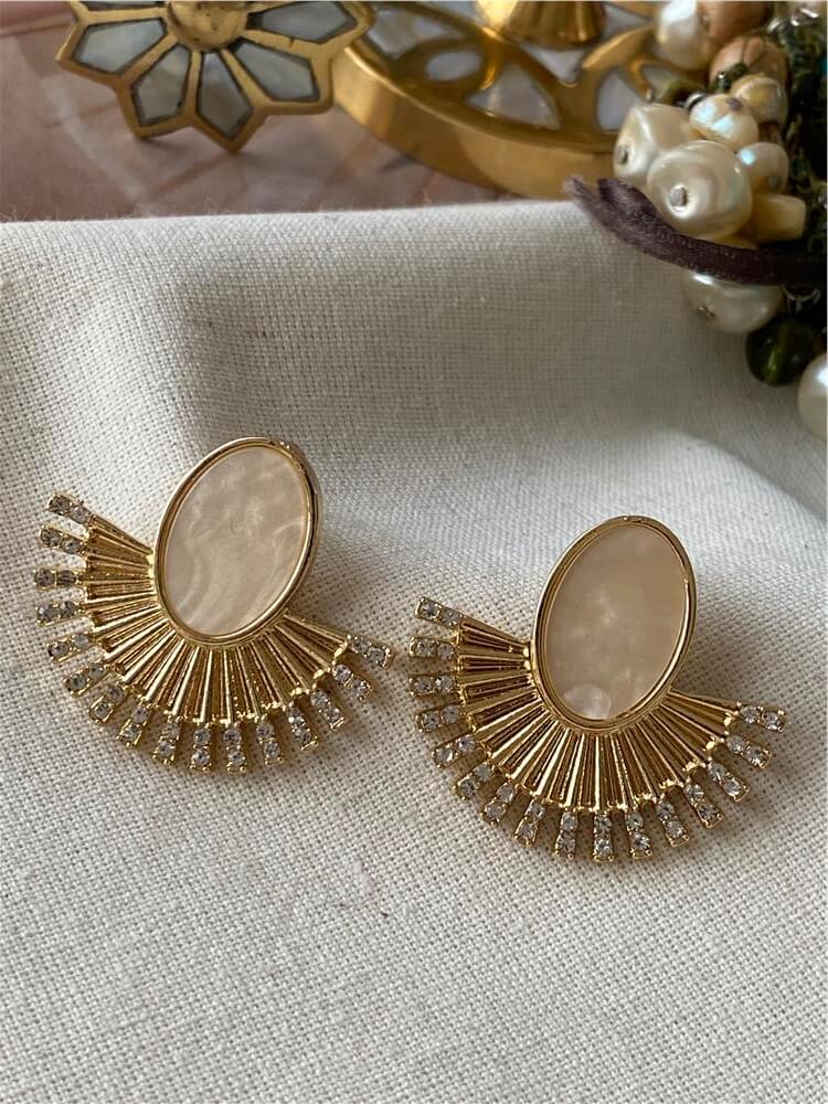 Taşlı Krem Sedefli Yelpaze Model Küpe