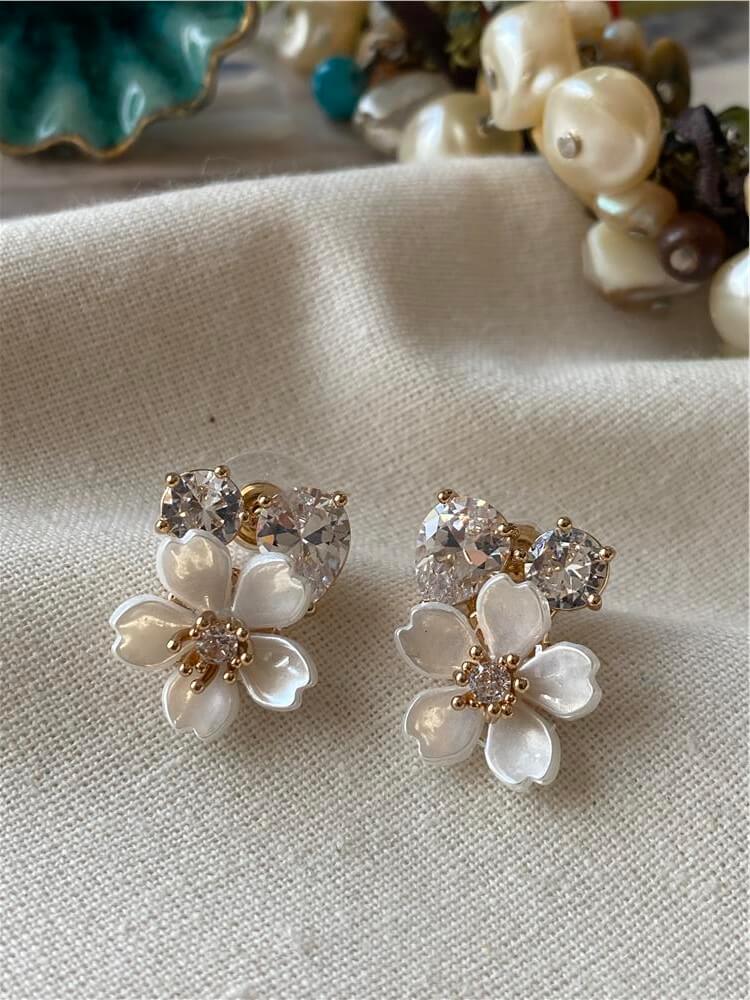 Taşlı Mini Çiçek Küpe