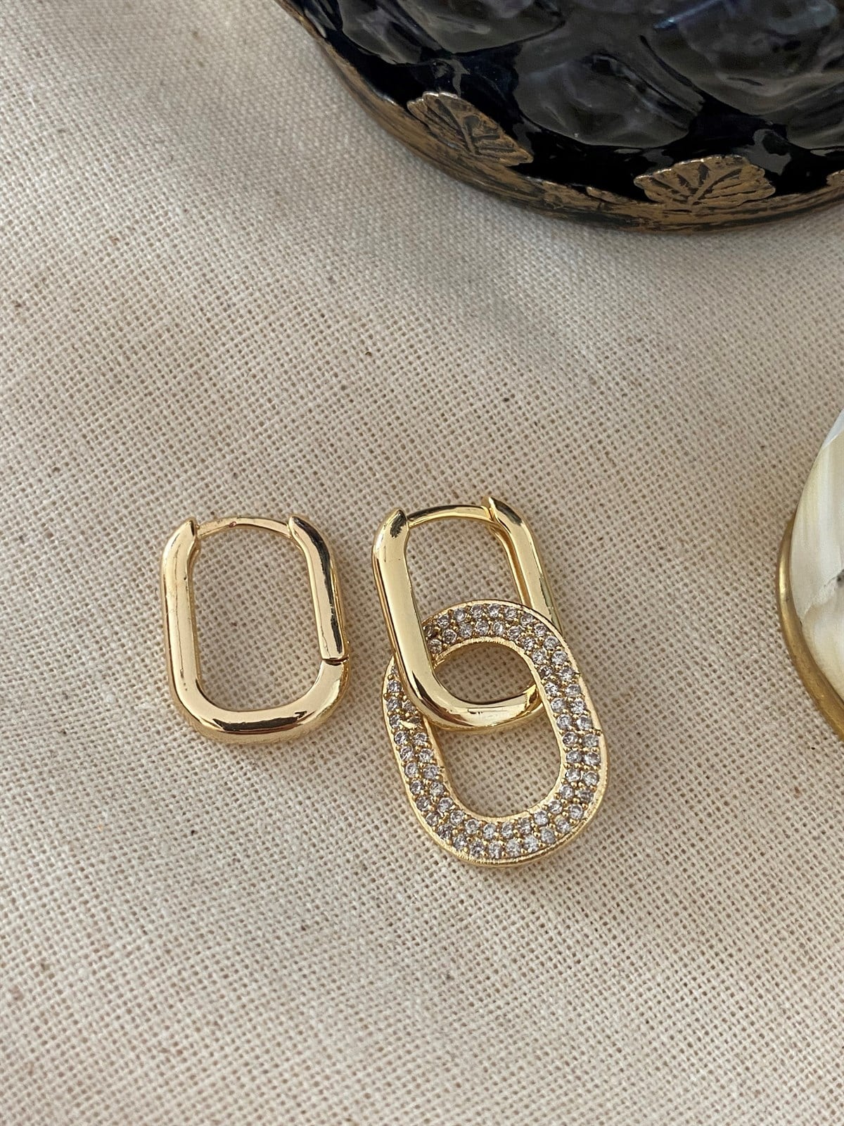 Taşlı Oval Sarkıt Küpe