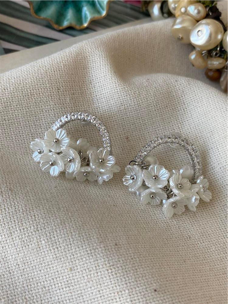 Taşlı Silver Buket Küpe
