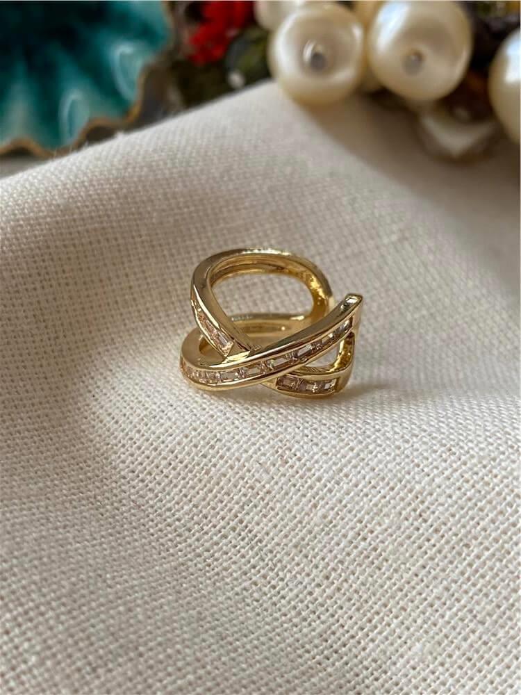 Taşlı Spiral Kıkırdak Küpe