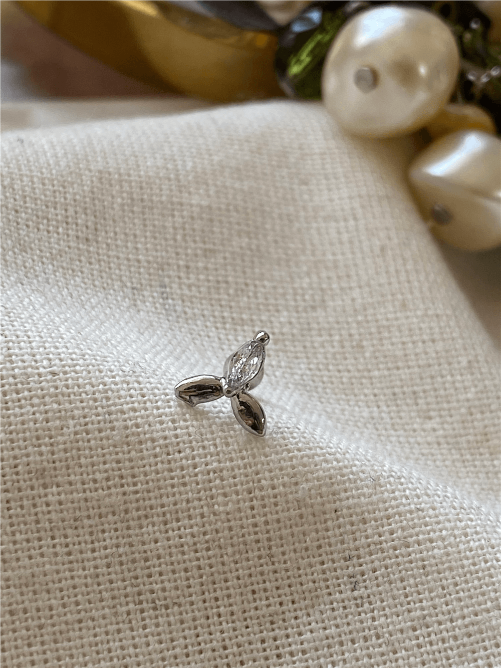 Taşlı Üç Yaprak Piercing