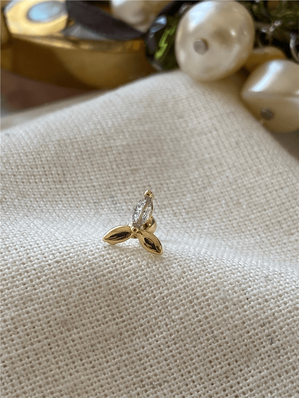 Taşlı Üç Yaprak Piercing