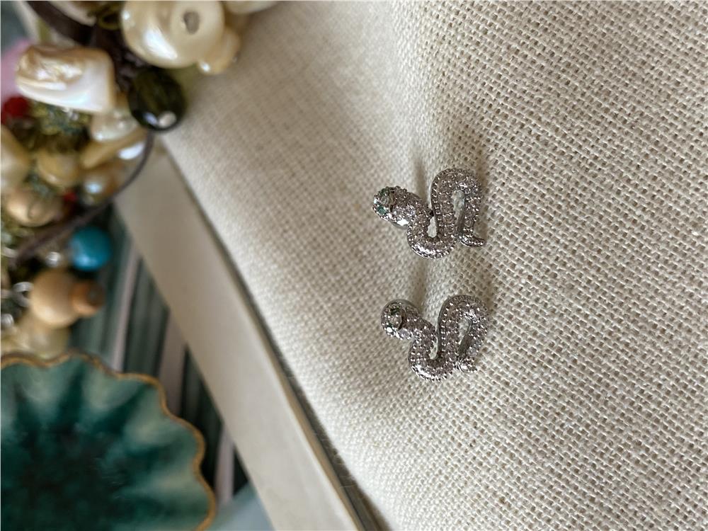 Taşlı Yılan Piercing
