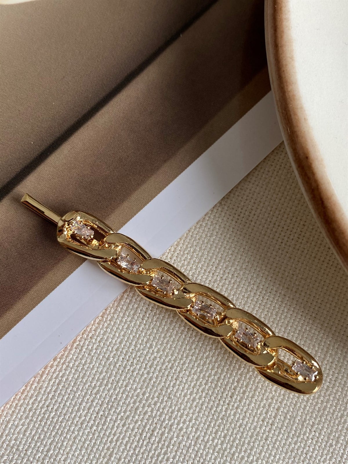 Stone Chain Motif Buckle