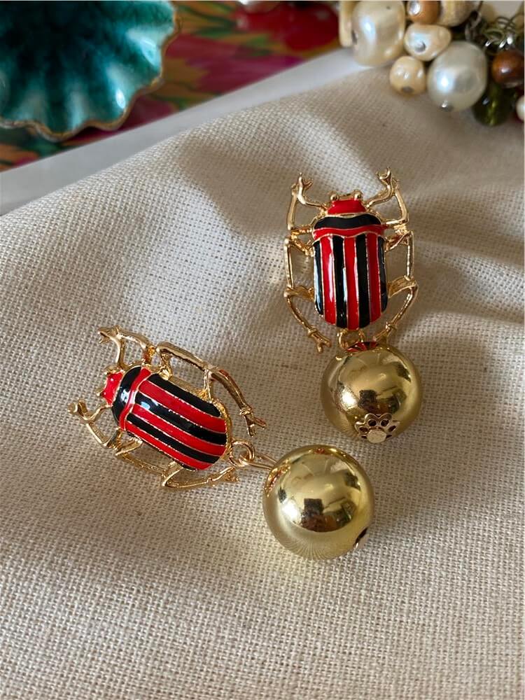 Top Sallantılı Insect Küpe