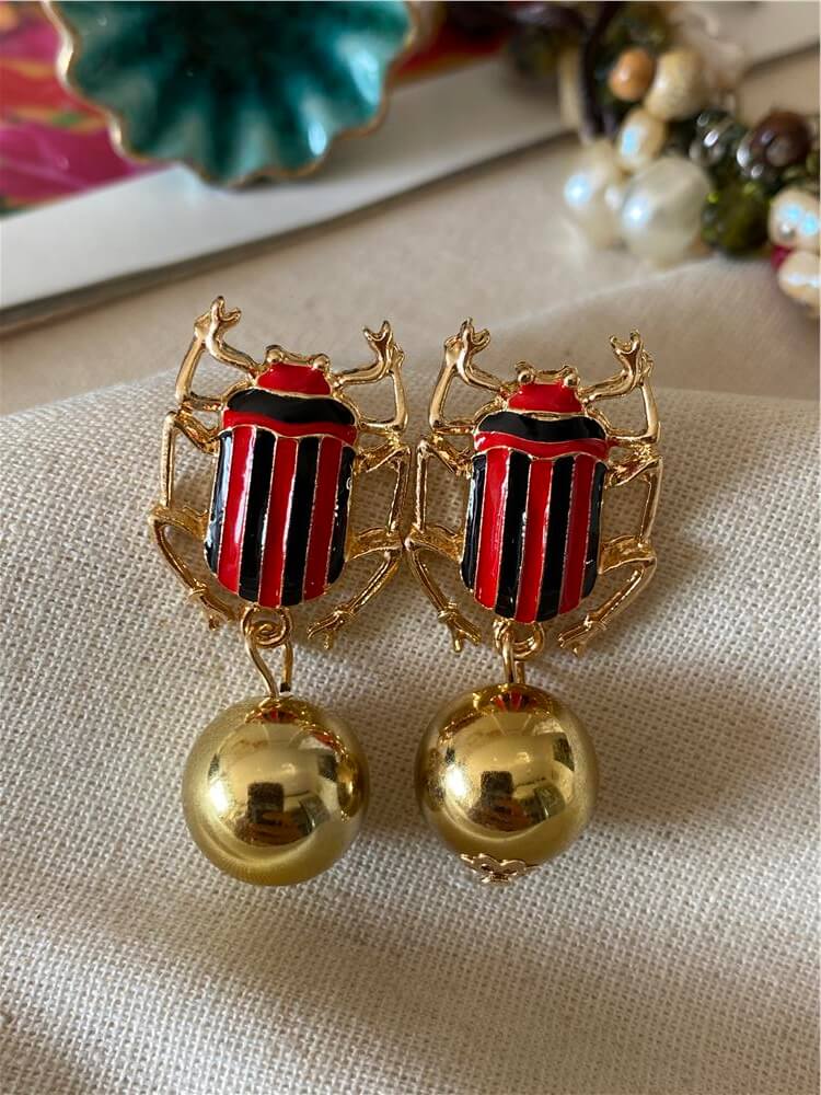 Top Sallantılı Insect Küpe