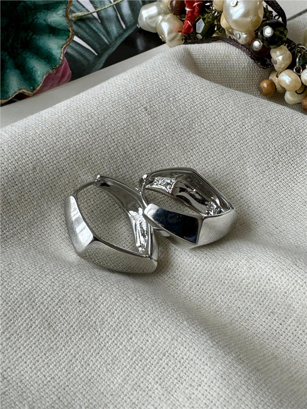 Triangolo Küpe