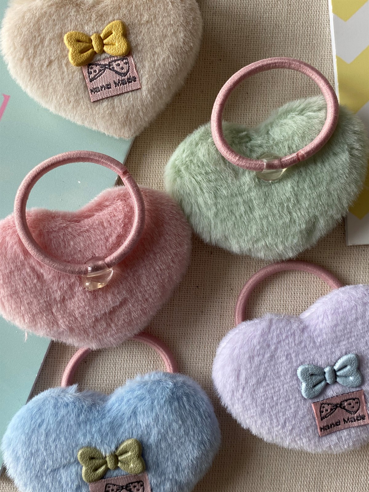 Tüylü Kalp Lastik Toka