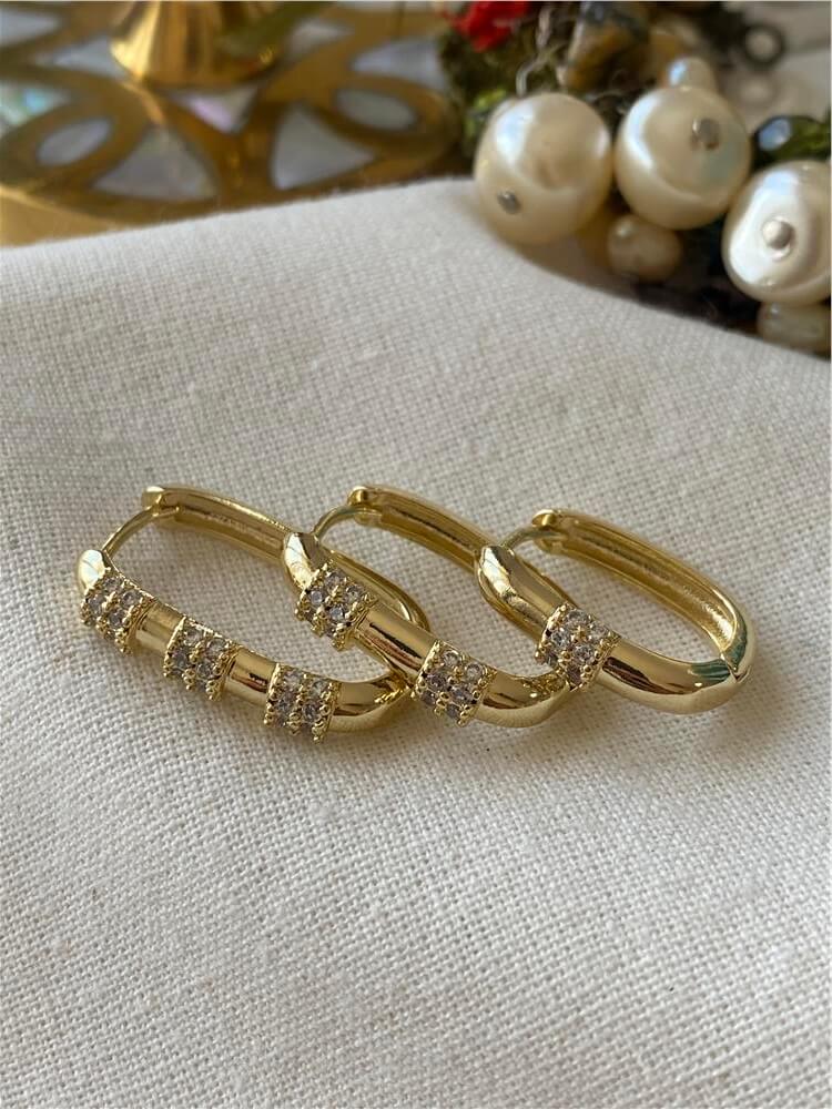 Üçlü 14K Taş Desenli Oval Küpe Seti
