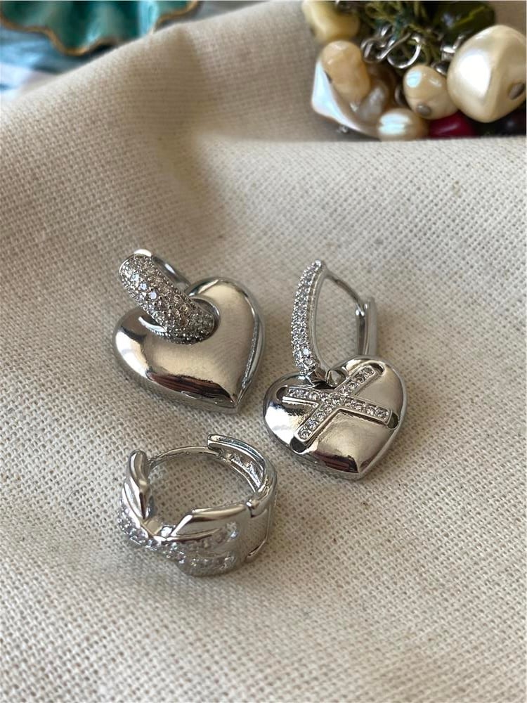 Üçlü Cross Heart Küpe Seti