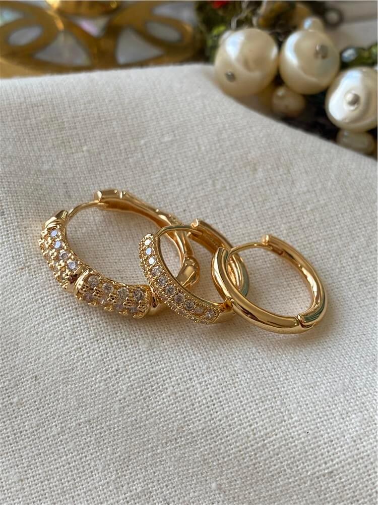 Üçlü Gold Desenli Taşlı Halka Küpe Seti