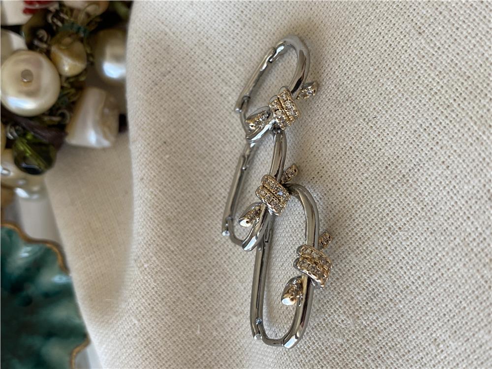 Üçlü Gold Düğüm Detaylı Küpe