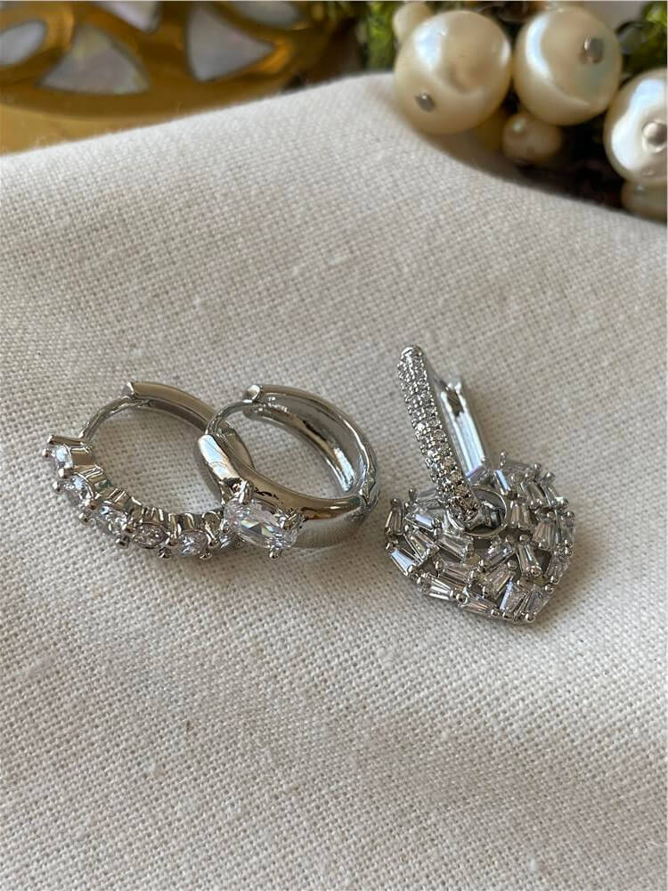 Üçlü Silver Kalp Charm Detaylı Küpe Seti