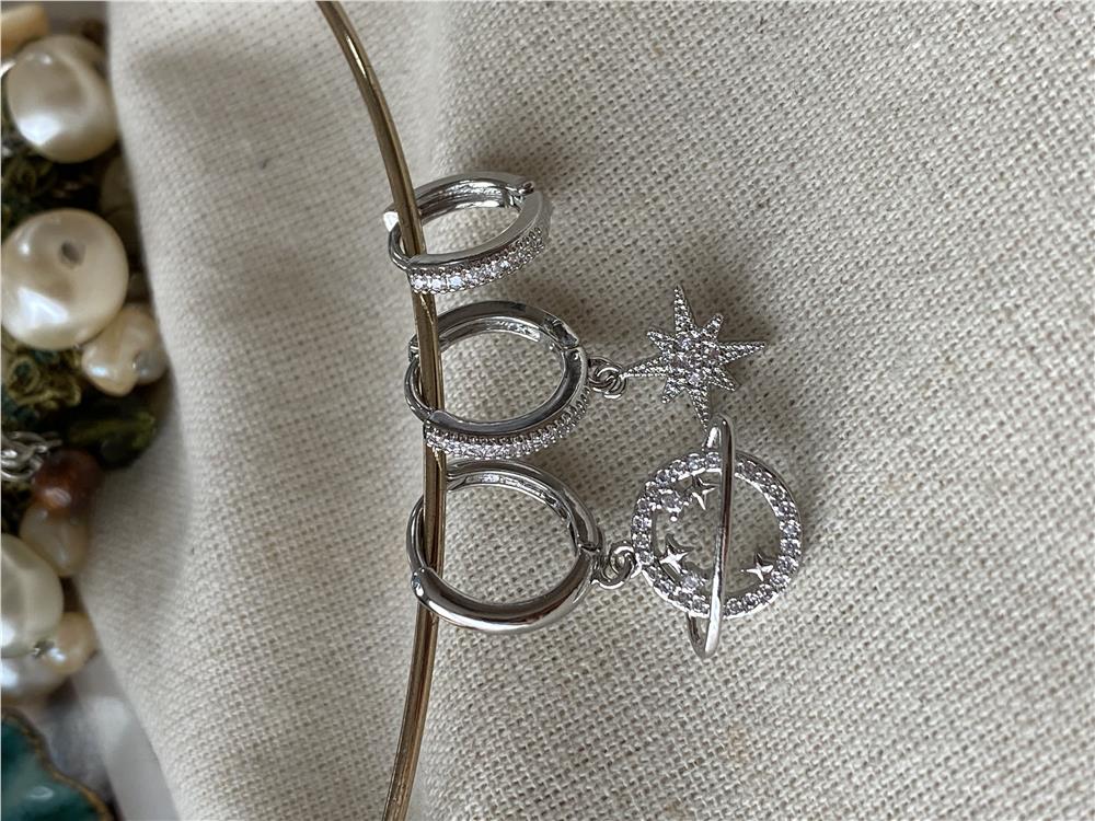 Üçlü Silver Taşlı Uzay Küpe