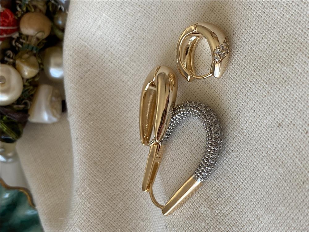 Üçlü Taş Detaylı Gold Tffny Küpe