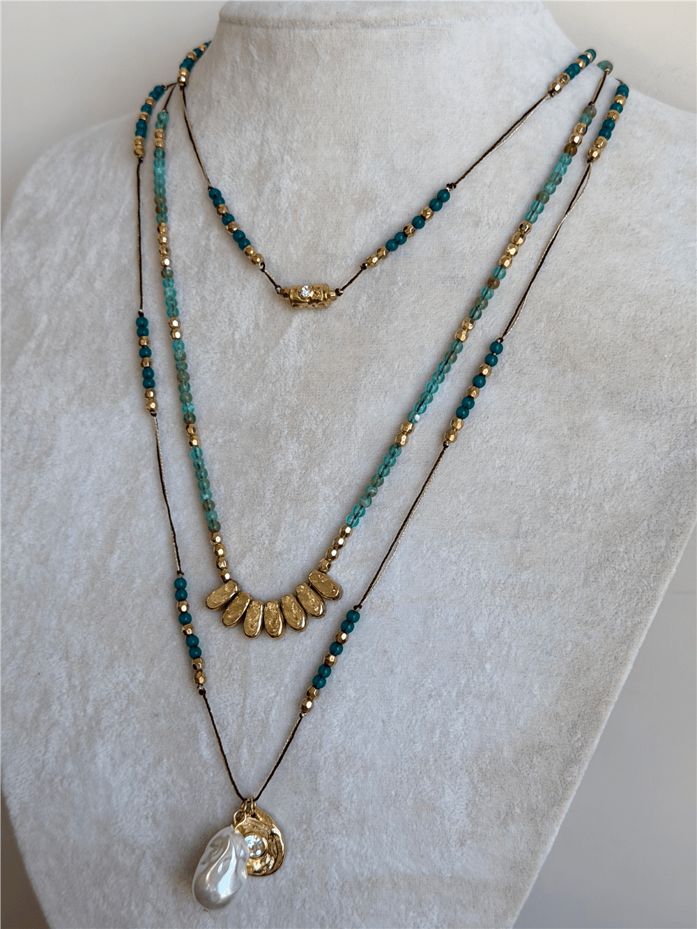 Üçlü Yeşil Boncuklu İnci Detaylı Vintage Kolye