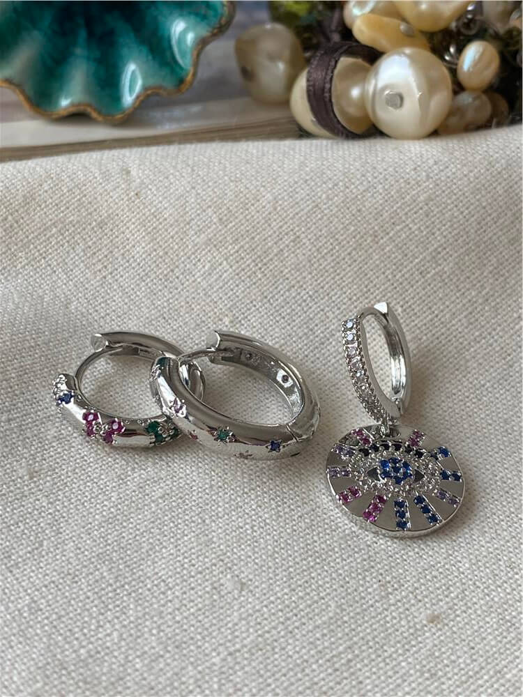 Üçlü Yuvarlak Nazar Plakalı Küpe Seti
