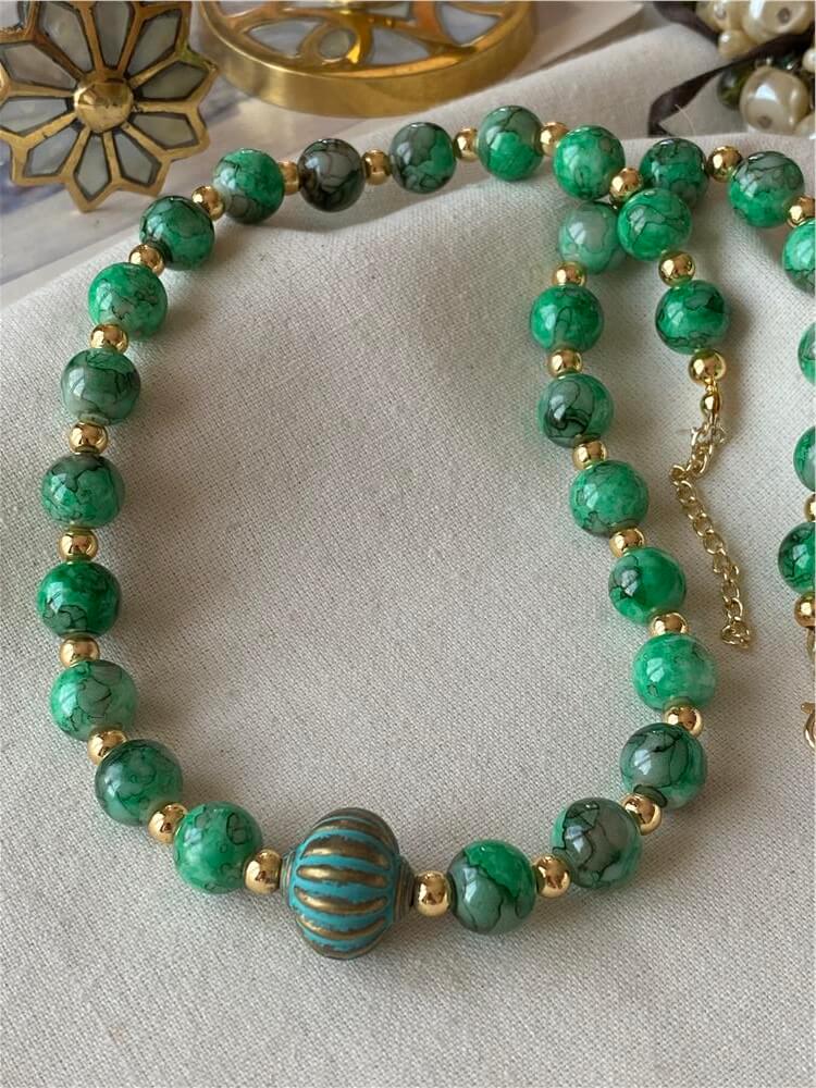 Vintage Charm Detaylı Gold Dorikalı Yeşil Topçuk Kolye