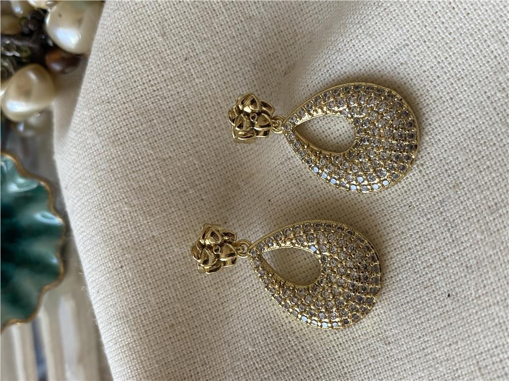 VIP 14K Çiçek Detaylı Damla Model Küpe