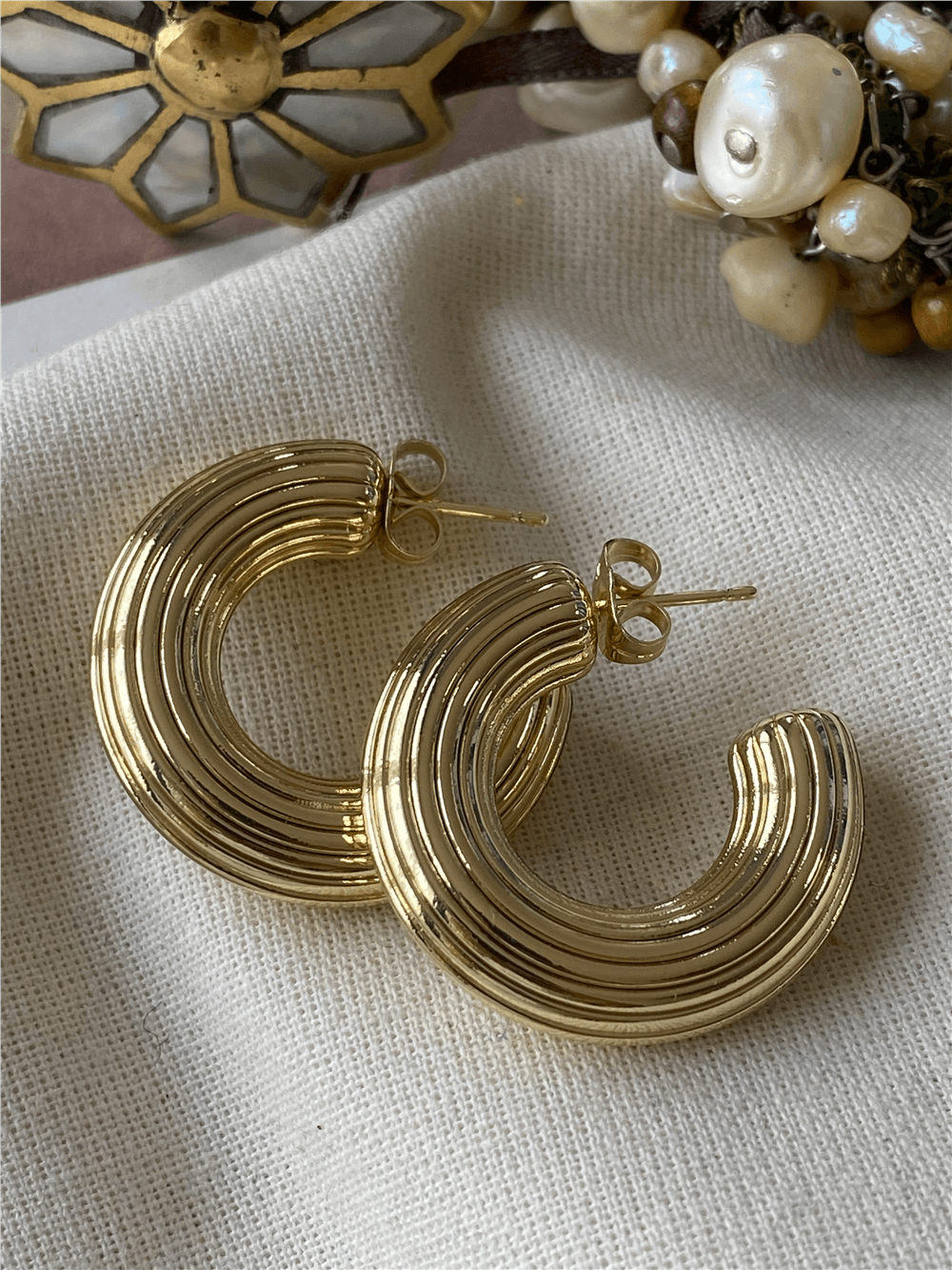 VIP 14K Çizgili C Model Küpe