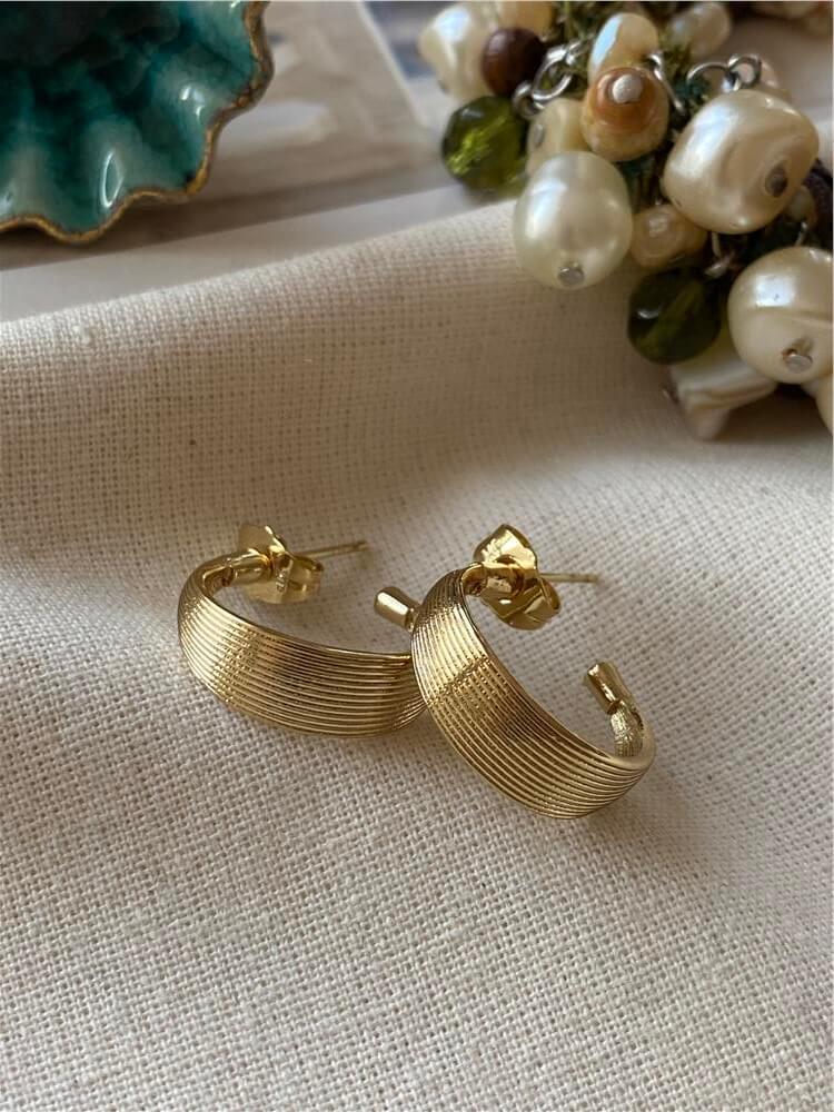 VIP 14K Çizgili C Model Küpe