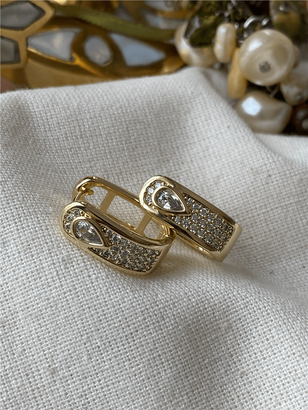 VIP 14K Damla Detaylı Taşlı Küpe