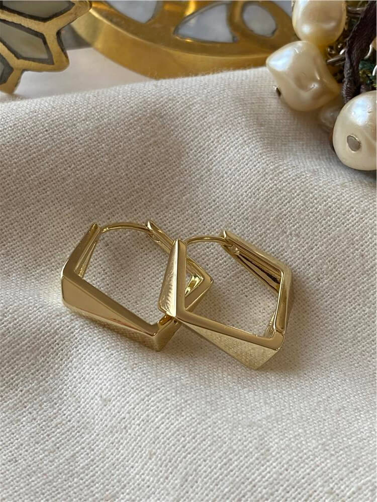 VIP 14K Desenli Kare Küpe