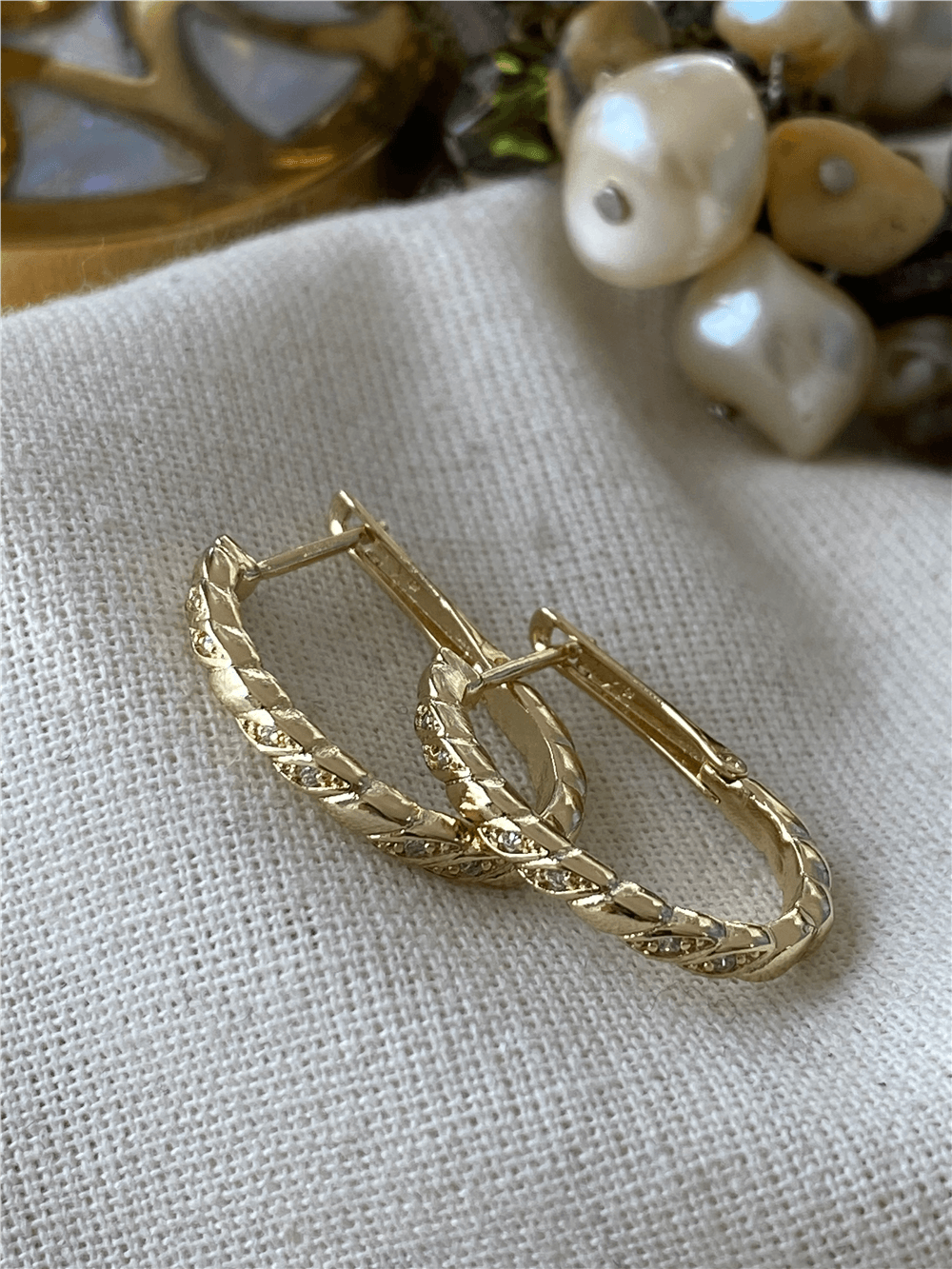 VIP 14K Desenli Taşlı Oval Küpe
