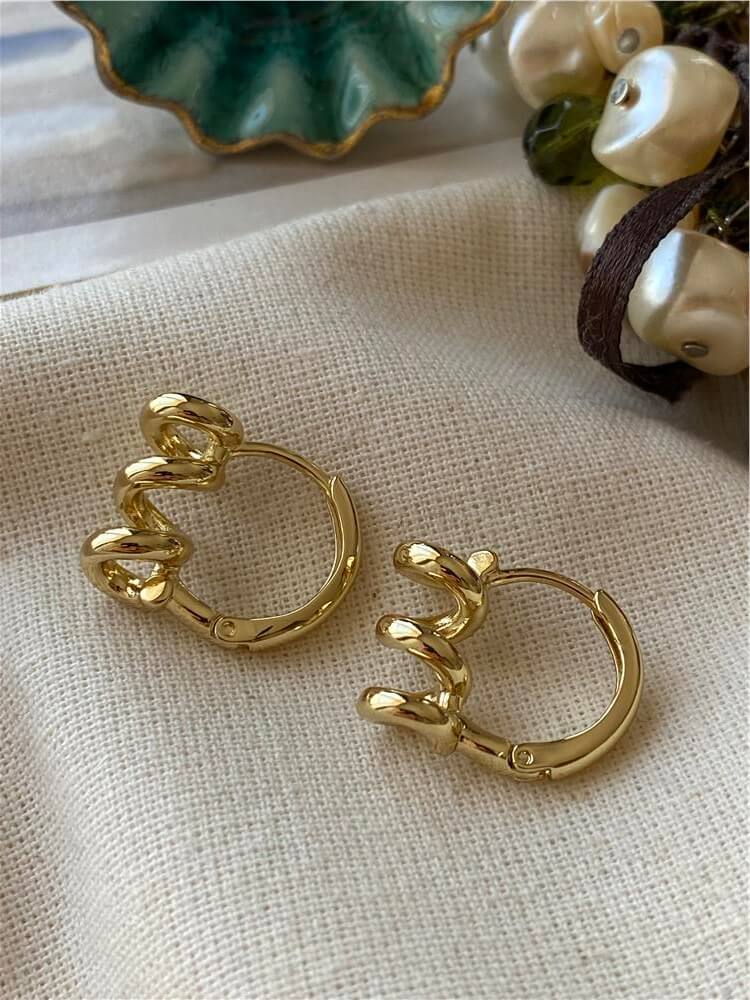VIP 14K Kıvrım Detaylı Mini Halka Küpe