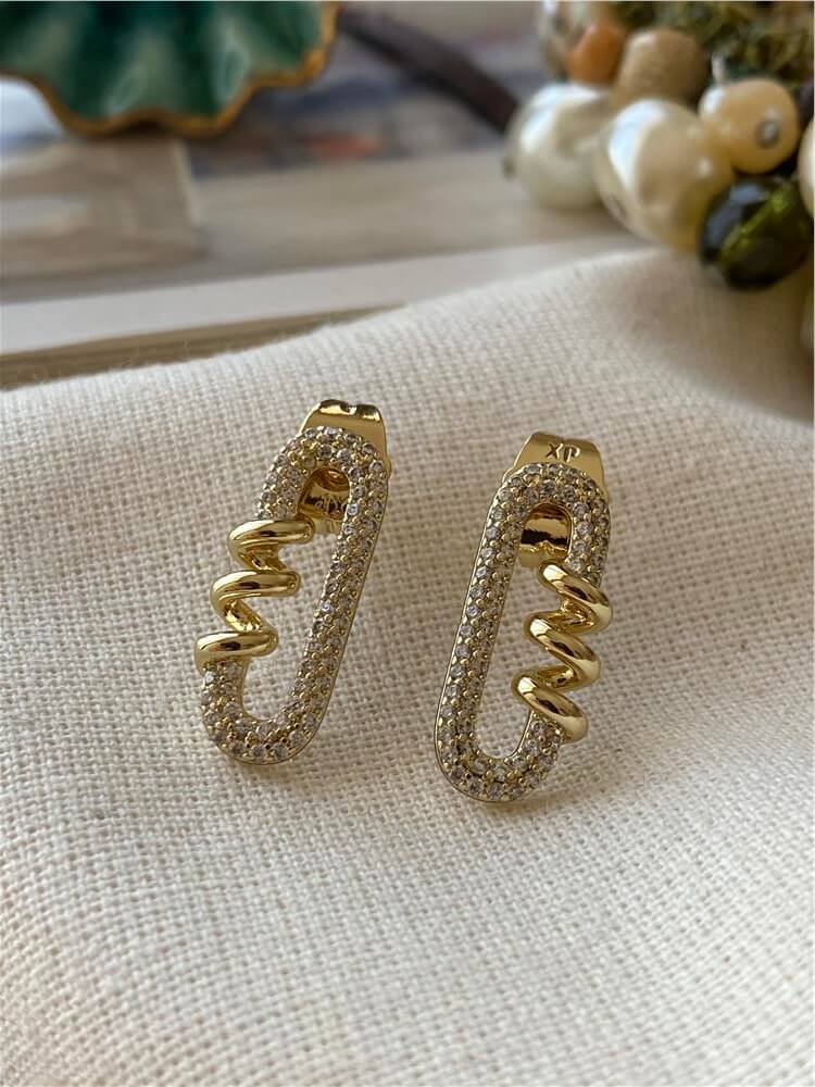 VIP 14K Kıvrım Detaylı Taşlı Oval Form Küpe