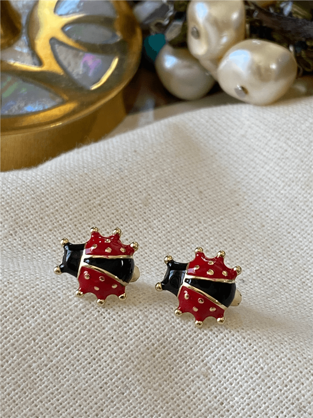 VIP 14K Ladybug Küpe