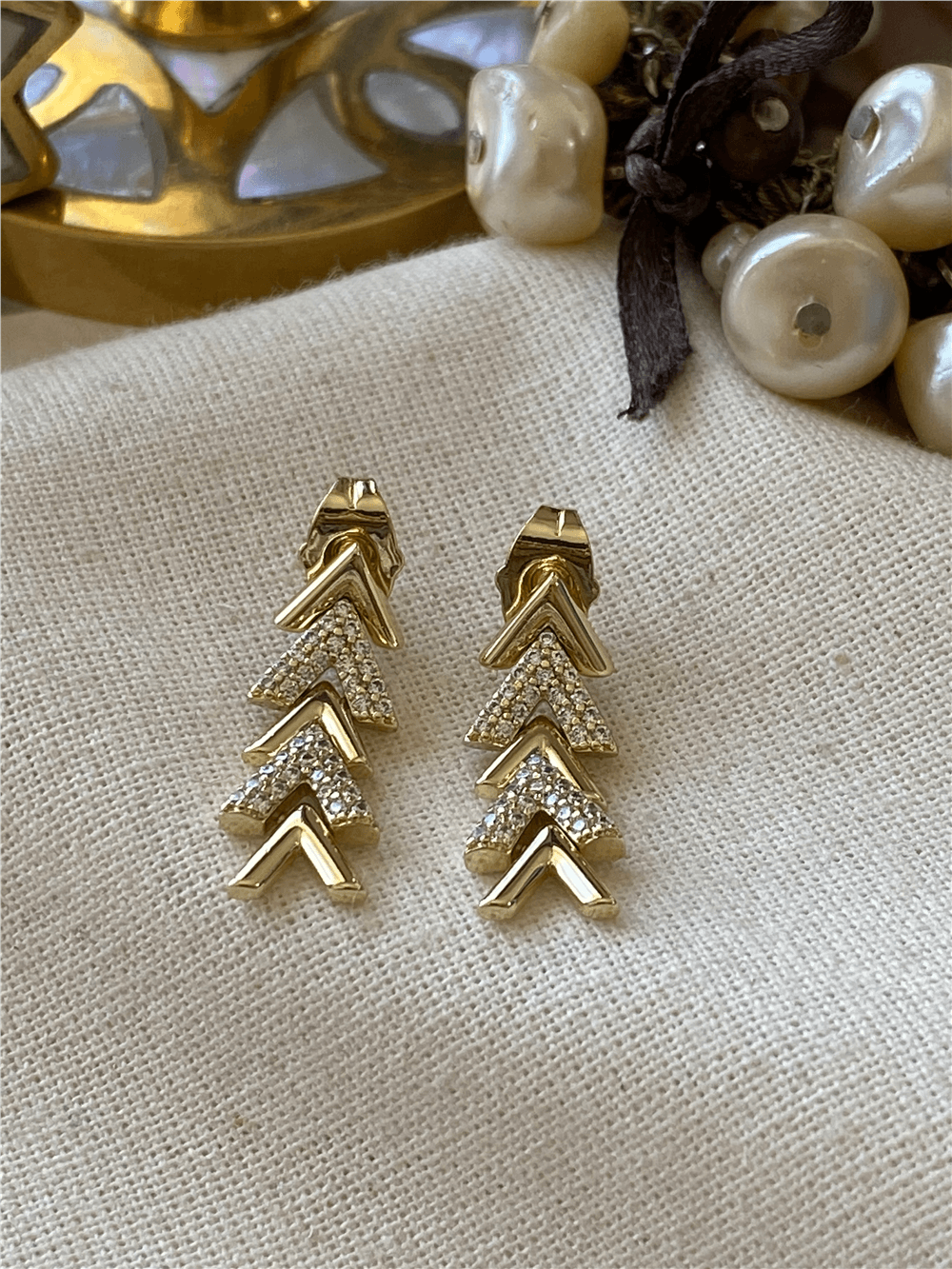 VIP 14K Mini Arrow Küpe
