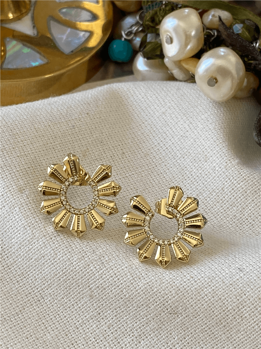VIP 14K Mini Güneş Figür Küpe