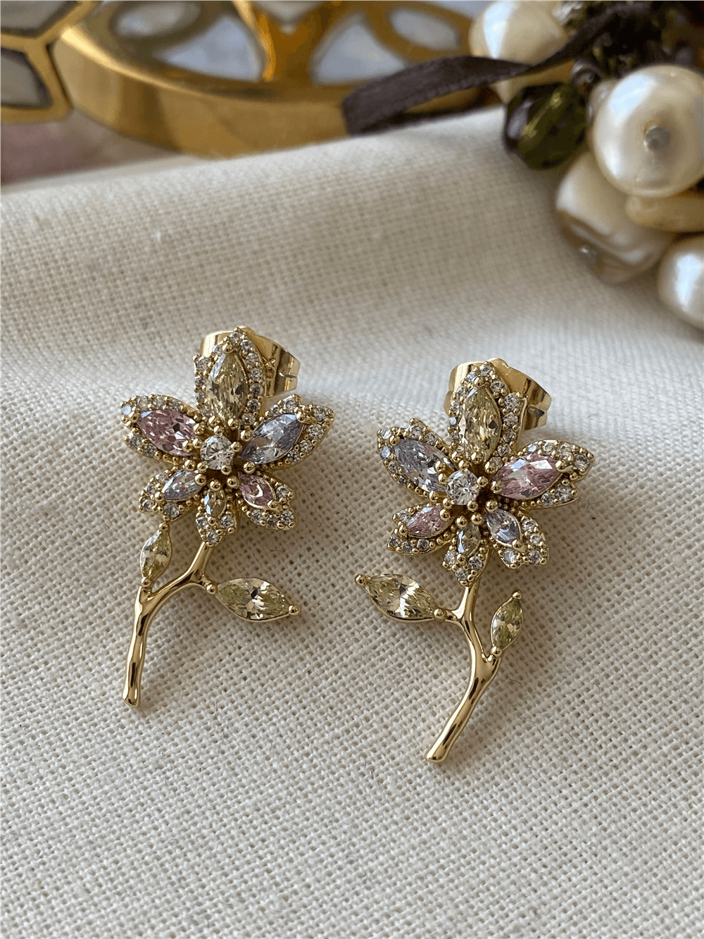 VIP 14K Pastel Taşlı Çiçek Küpe