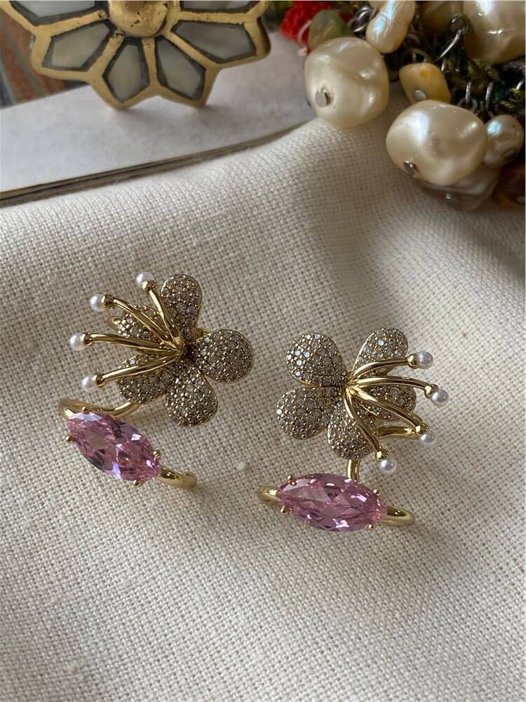 VIP 14K Pembe Taş Detaylı Çiçek Küpe