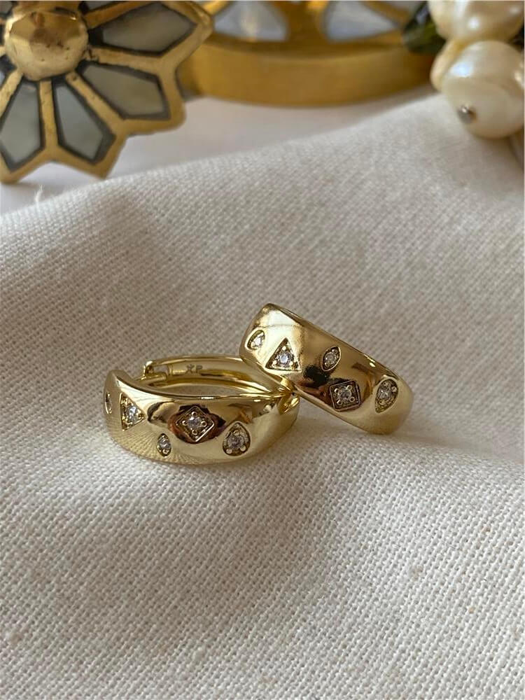 VIP 14K Şekilli Taş Baskılı Mini Halka Küpe