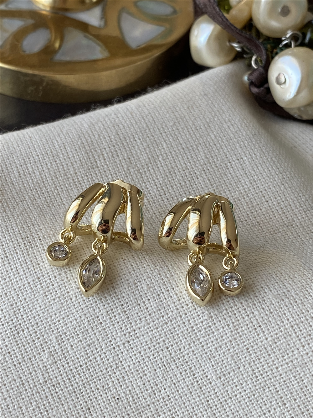 VIP 14K Taş Sallantılı Mini Kaburga Küpe