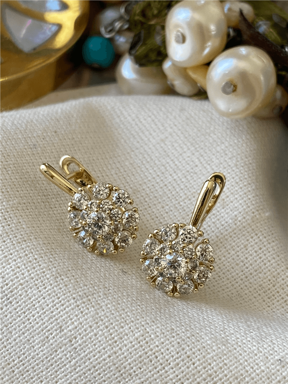 VIP 14K Taşlı Çiçek Model Küpe