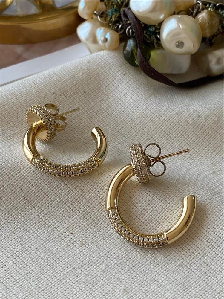 VIP 14K Taşlı Çivi Model Küpe
