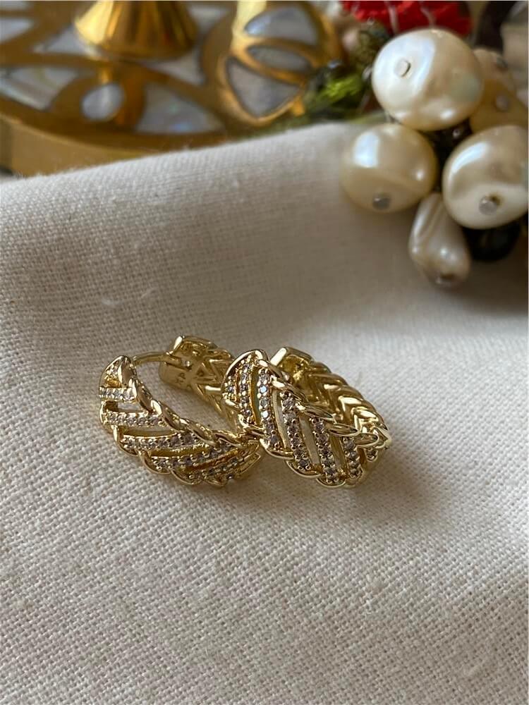 VIP 14K Taşlı Çizgi Desenli Mini Küpe