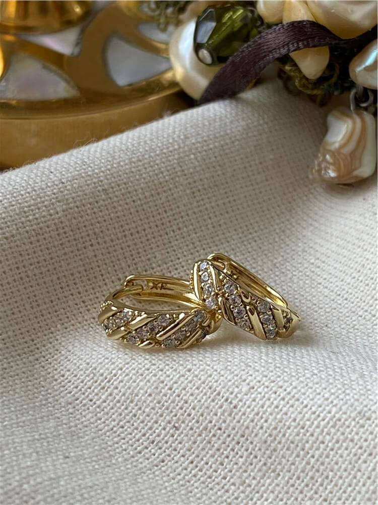 VIP 14K Taşlı Çizgili Mini Halka Küpe