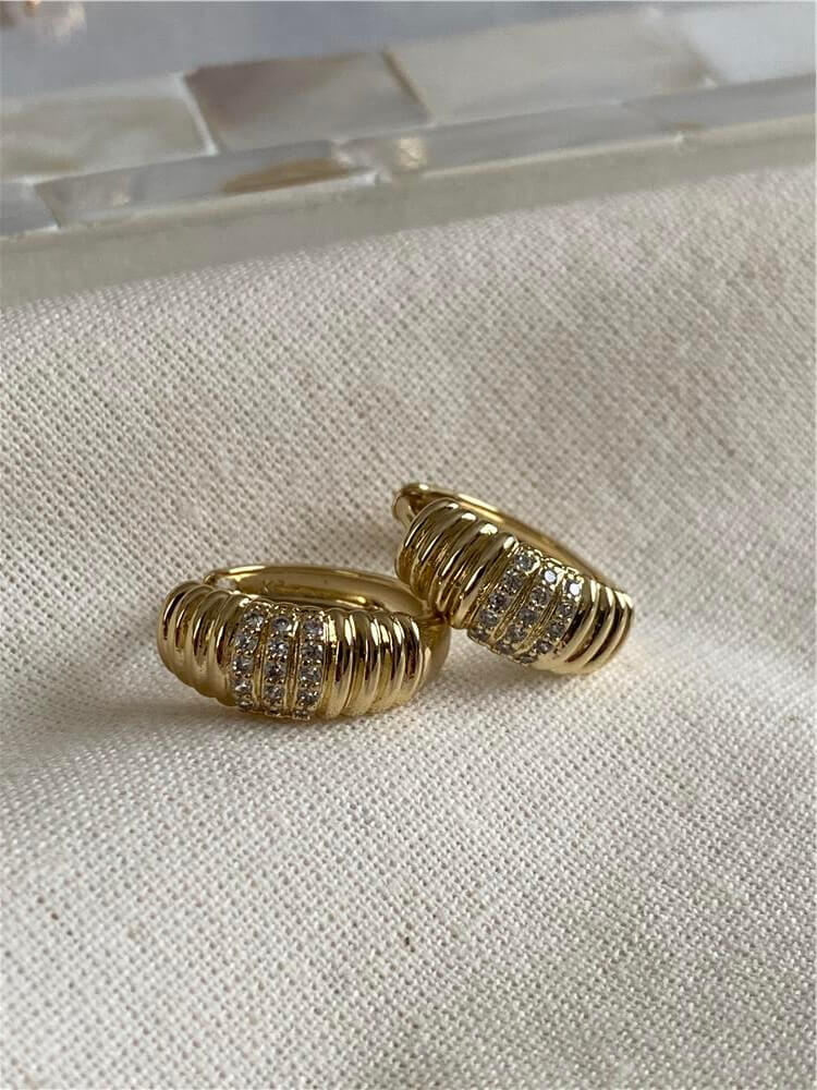 VIP 14K Taşlı Çizgili Mini Halka Küpe